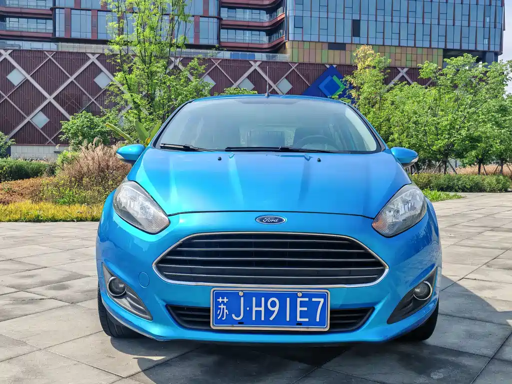 Ford Fiesta 2014 — фото 2