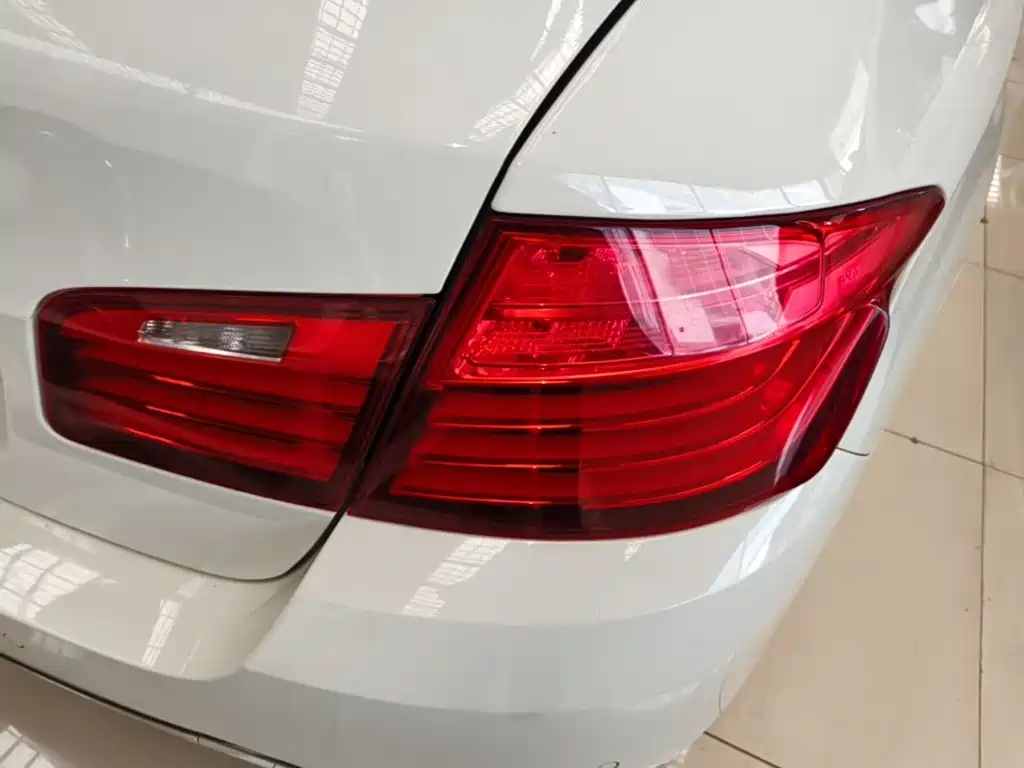 BMW 5 Series 2015 — фото 8