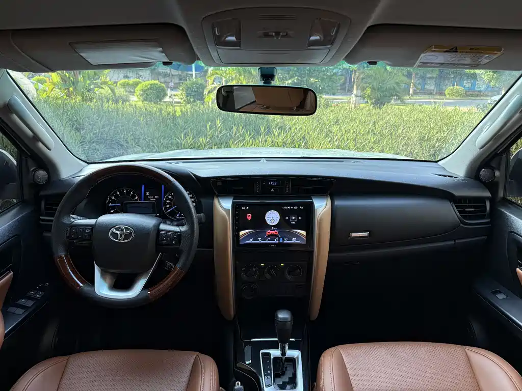 Toyota Fortuner 2020 — фото 6