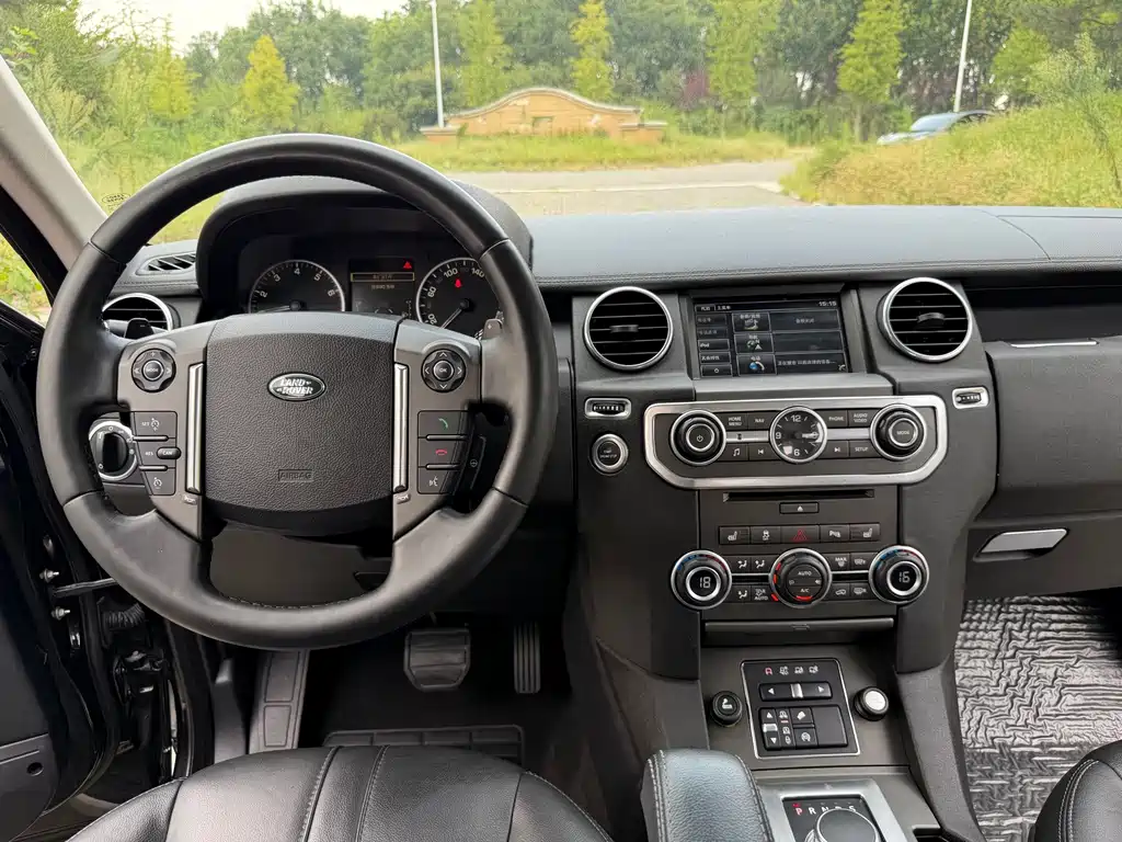 Land Rover Discovery 2015 — фото 19