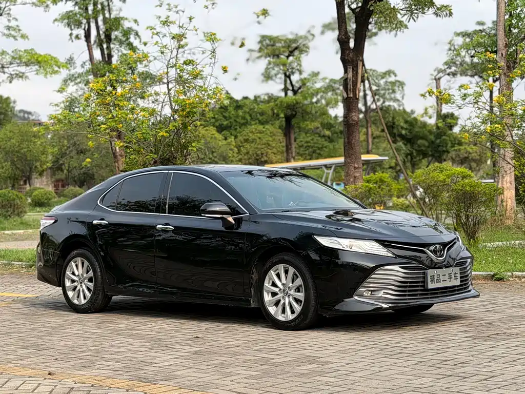 Toyota Camry 2018 — фото 3