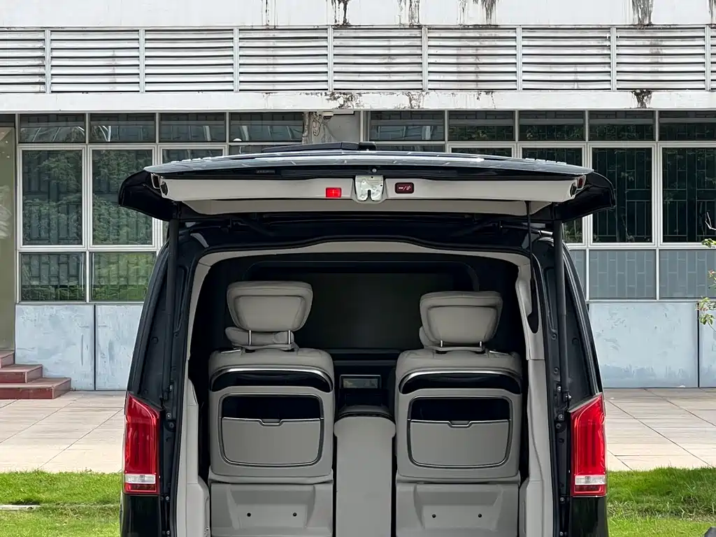 Mercedes-Benz V-Class 2023 — фото 8
