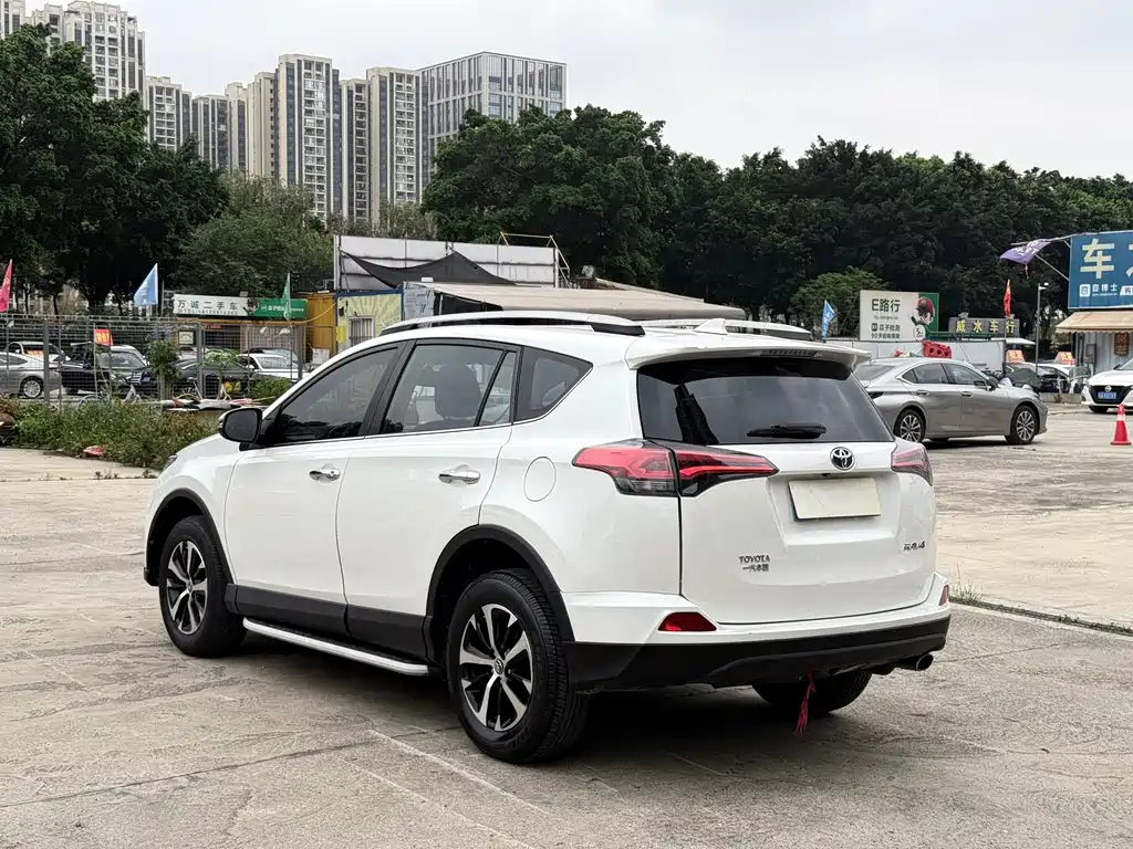 Toyota RAV4 2019 — фото 7