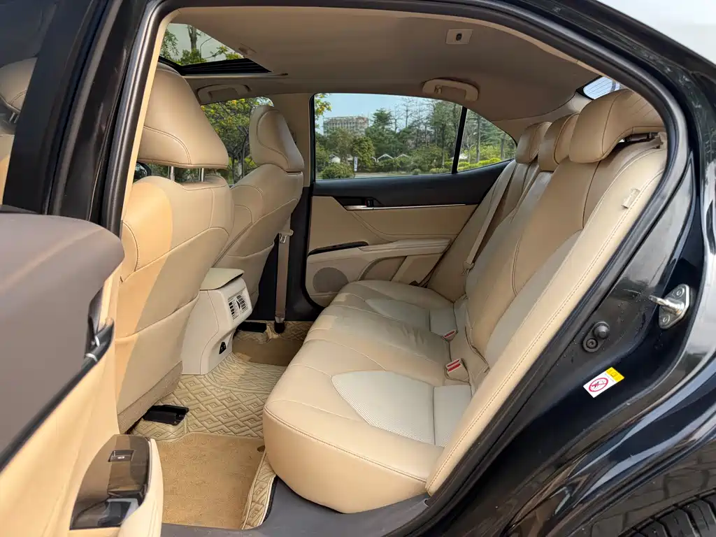 Toyota Camry 2018 — фото 11