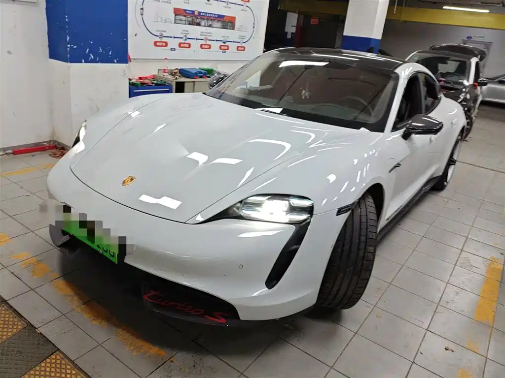 Porsche Taycan 2021
