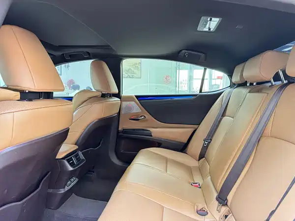 Lexus ES 2018