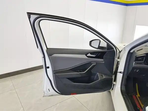 Volkswagen Sagitar 2020