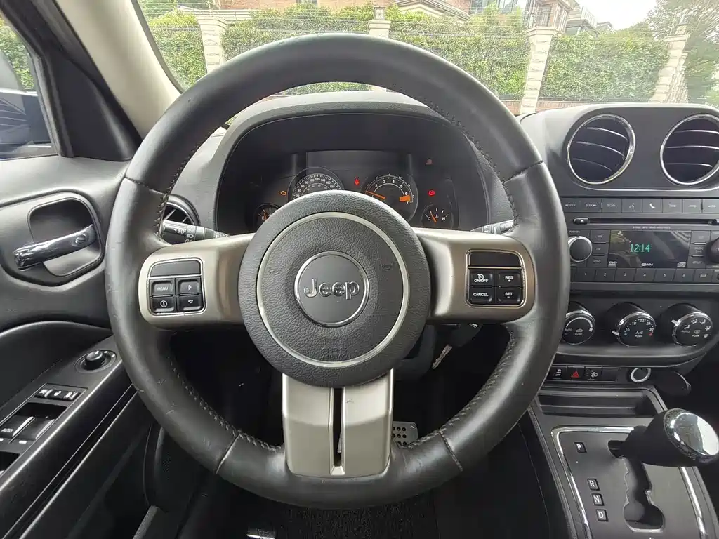 Jeep Freelancer 2014 — фото 12