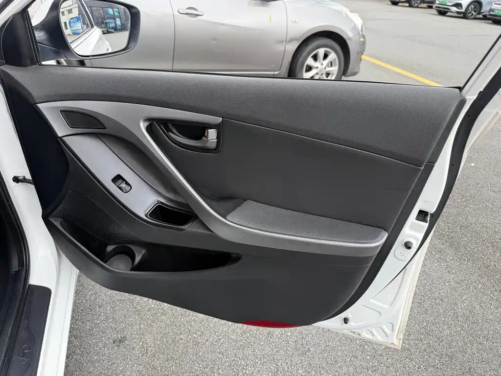 Hyundai Elantra Langdong 2017 — фото 13