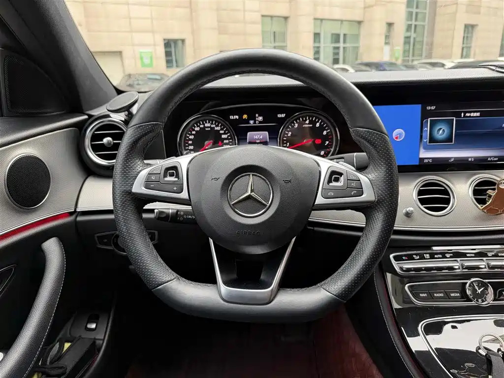 Mercedes-Benz E-Class 2018 — фото 17