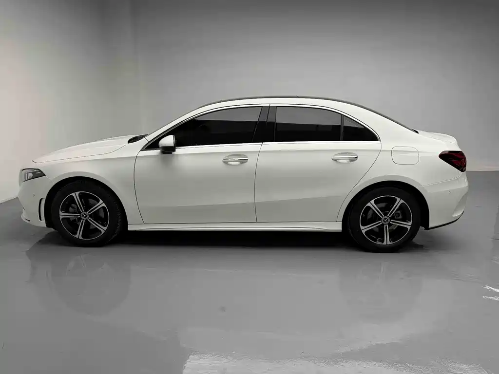 Mercedes-Benz A-Class 2022 — фото 4