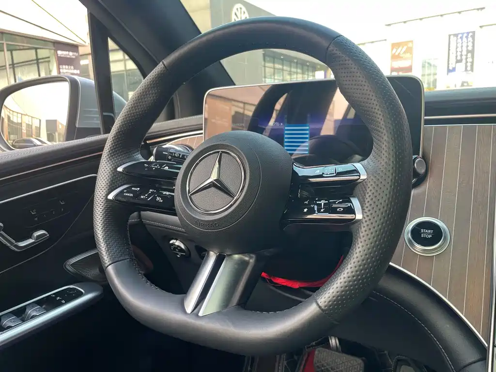 Mercedes-Benz EQE SUV 2025