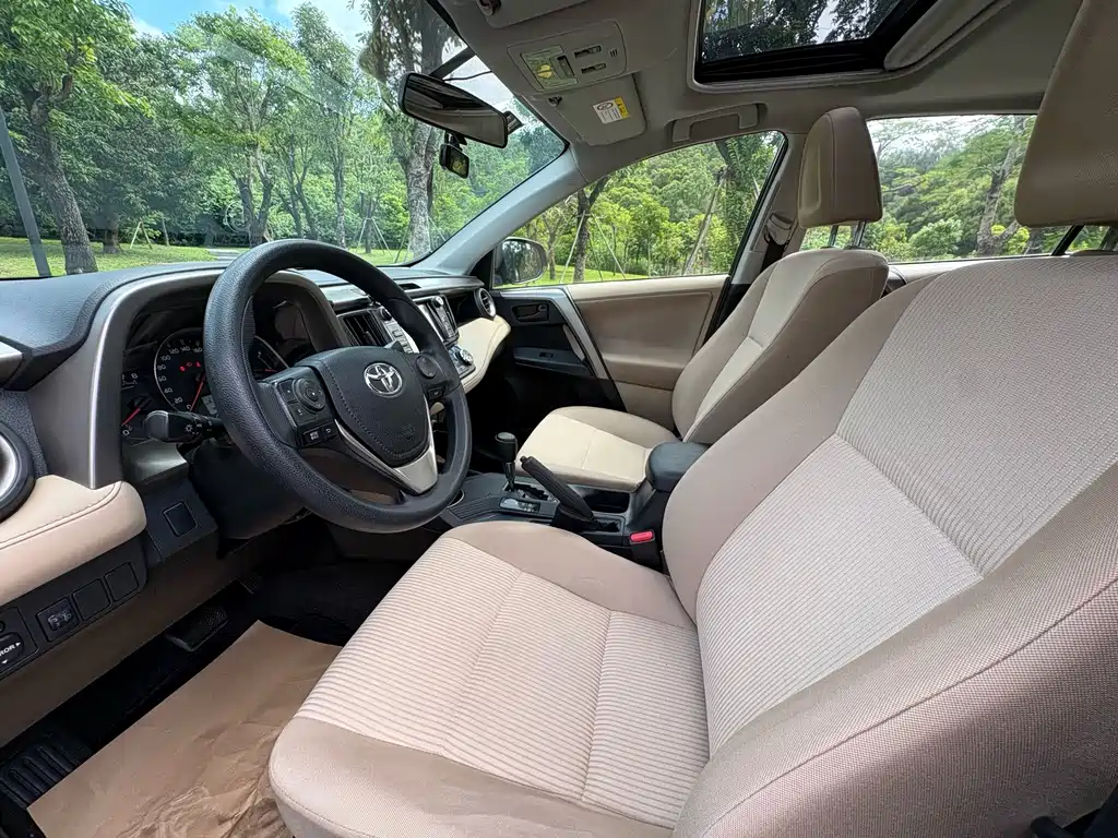 Toyota RAV4 2015 — фото 4