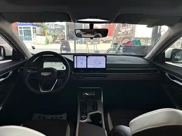 Geely Emgrand 2025