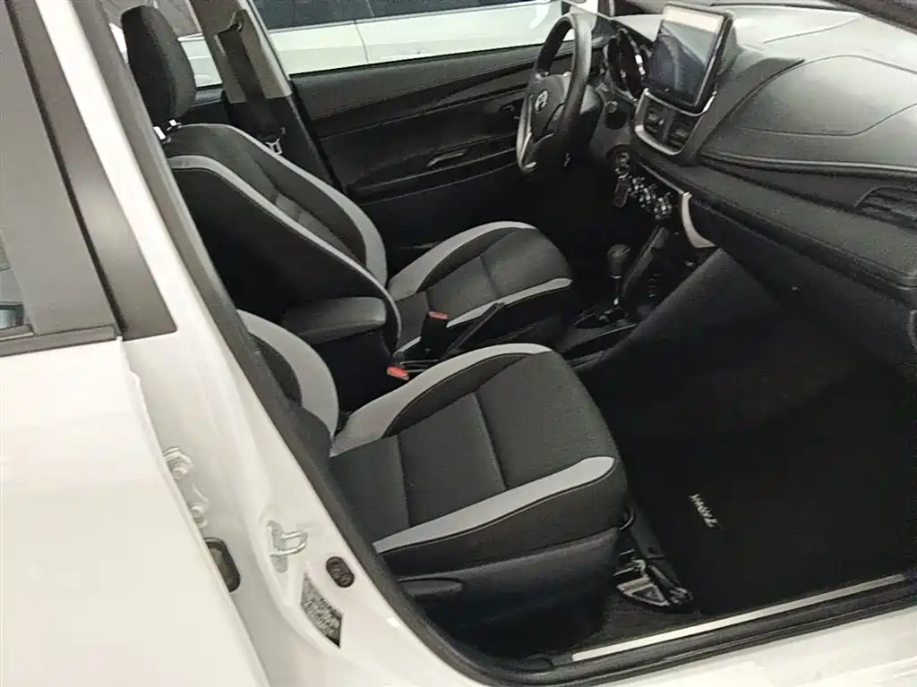 Toyota Yaris L 2022 — фото 25
