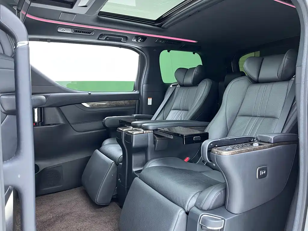 Toyota Alphard 2022 — фото 7