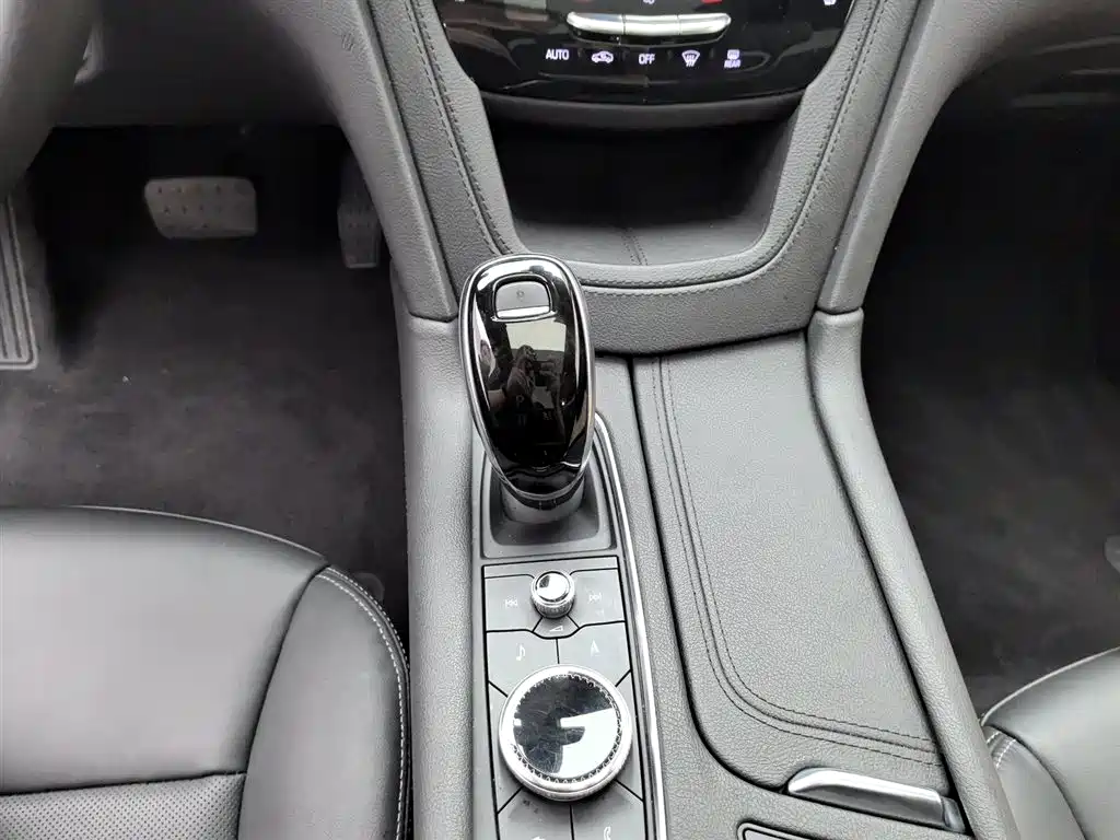Cadillac XT5 2020 — фото 13