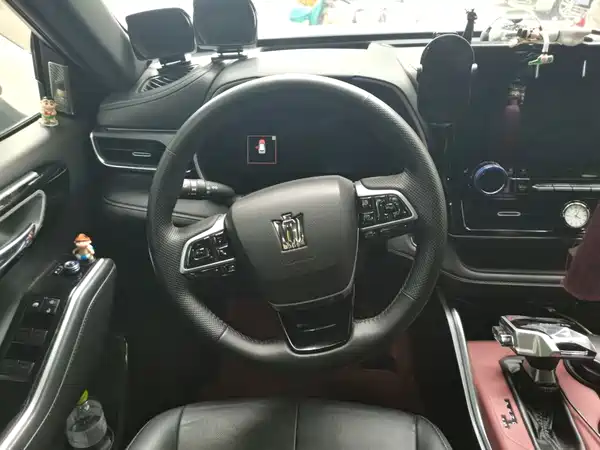 Toyota Crown Kluger 2024