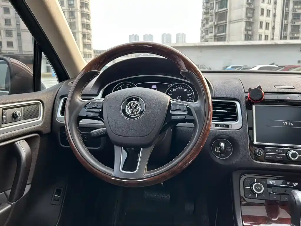 Volkswagen Touareg 2015 — фото 15