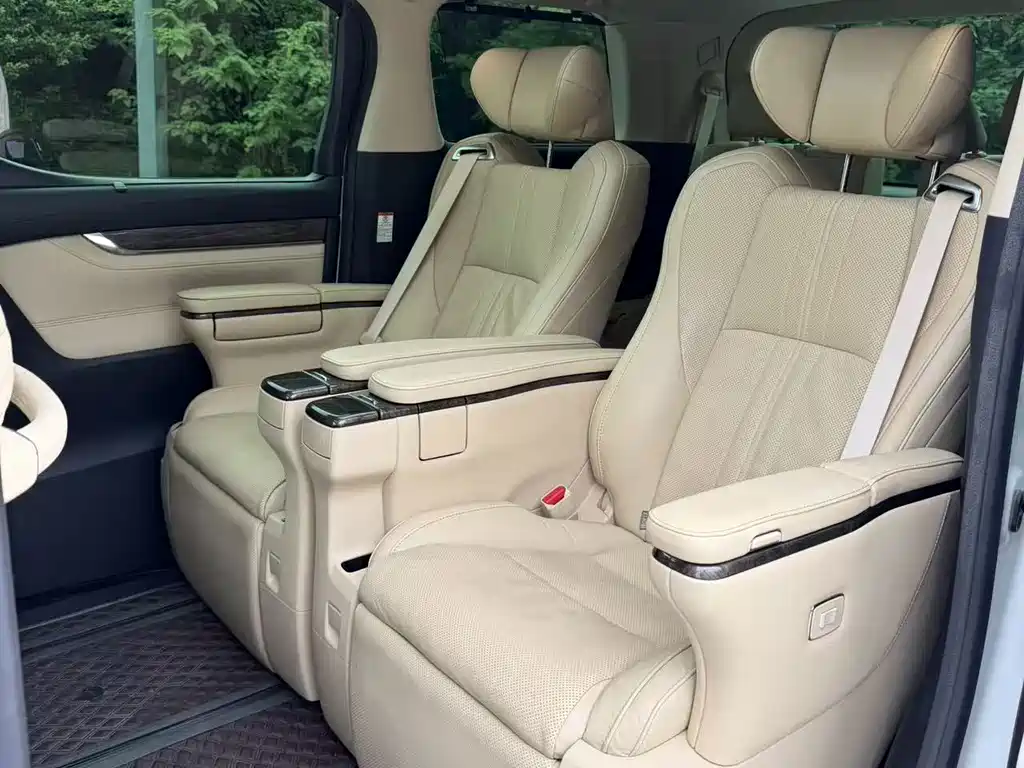 Toyota Alphard 2020 — фото 8