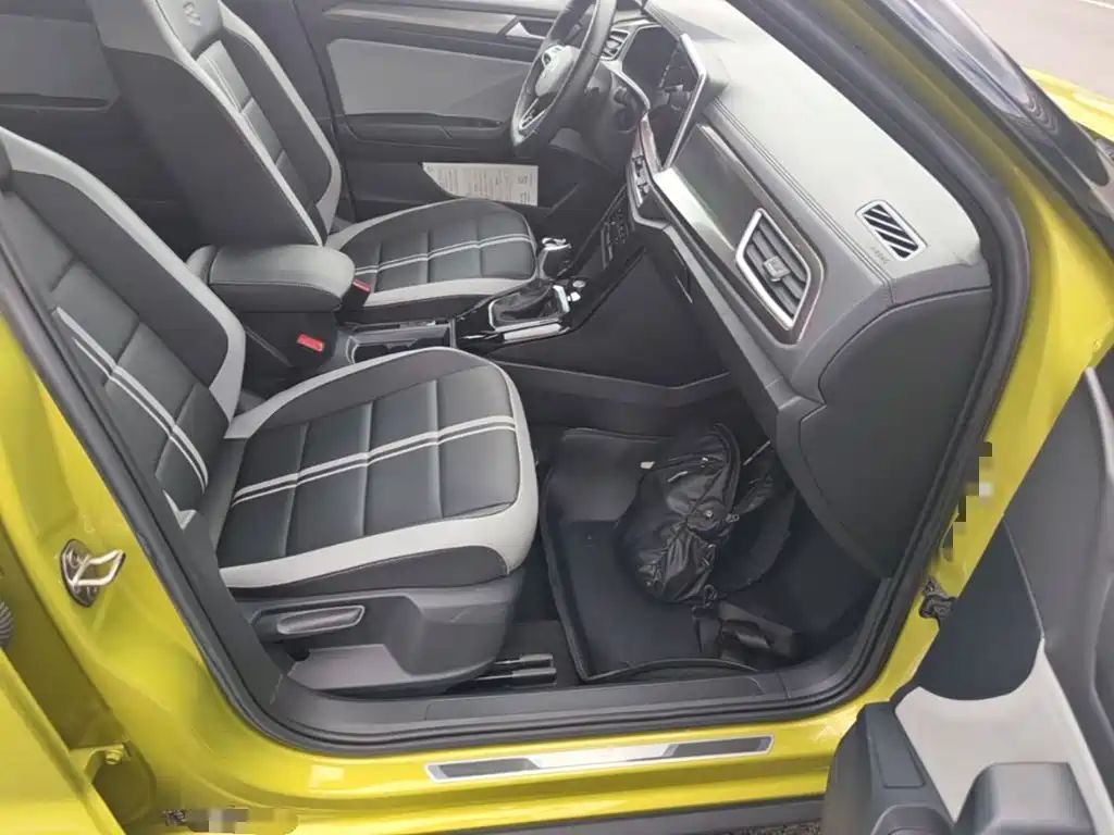 Volkswagen T-Roc 2023 — фото 9