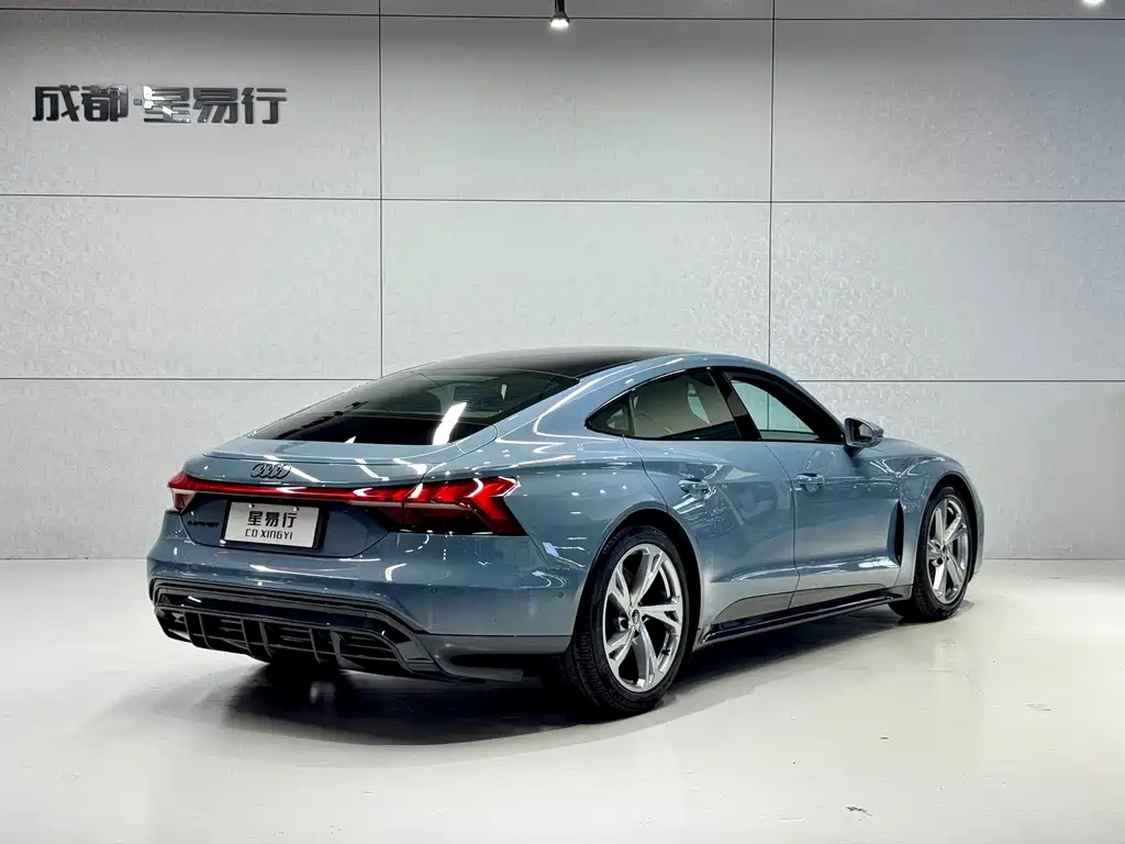 Audi e-tron GT 2024 — фото 6