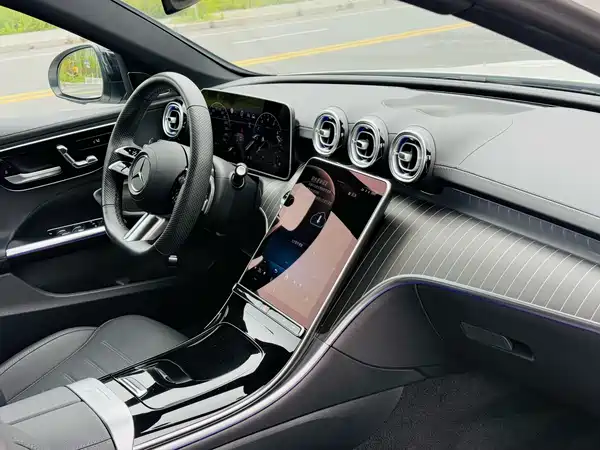 Mercedes-Benz C-Class 2024