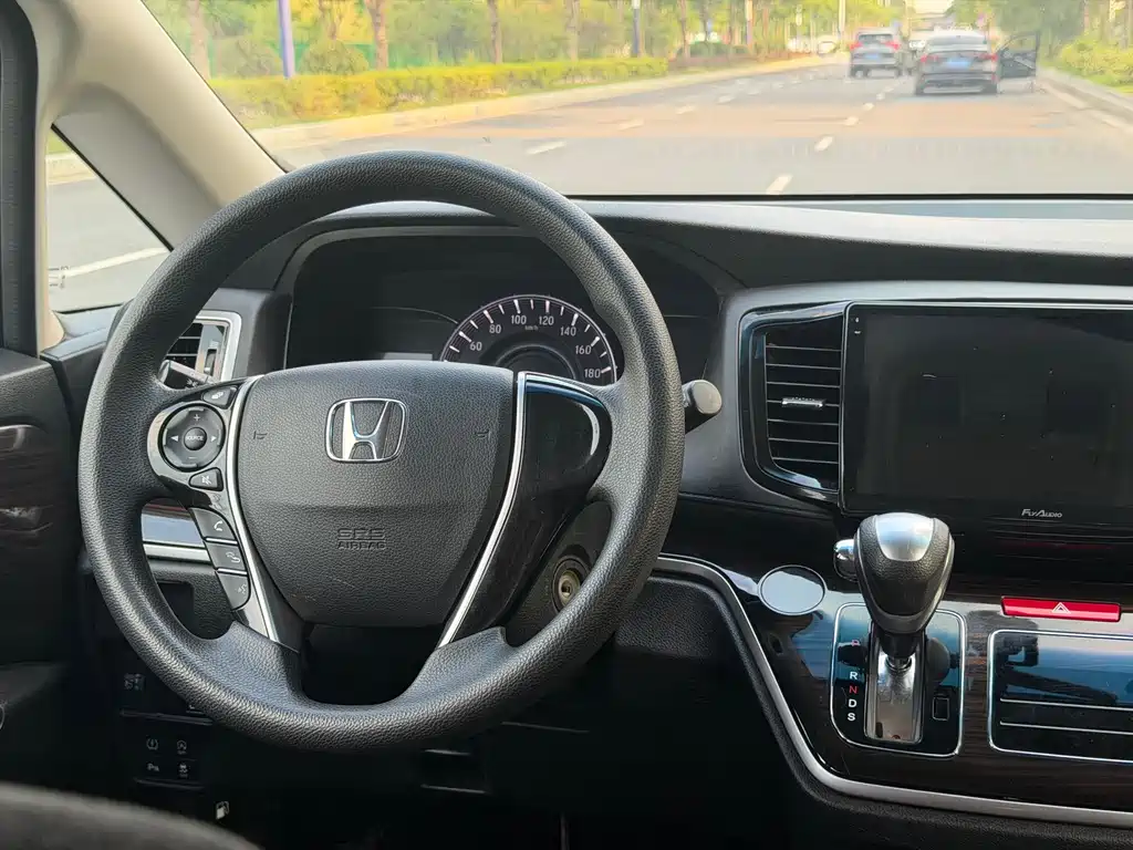 Honda Odyssey 2018 — фото 9