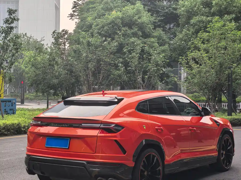 Lamborghini Urus 2023 — фото 16