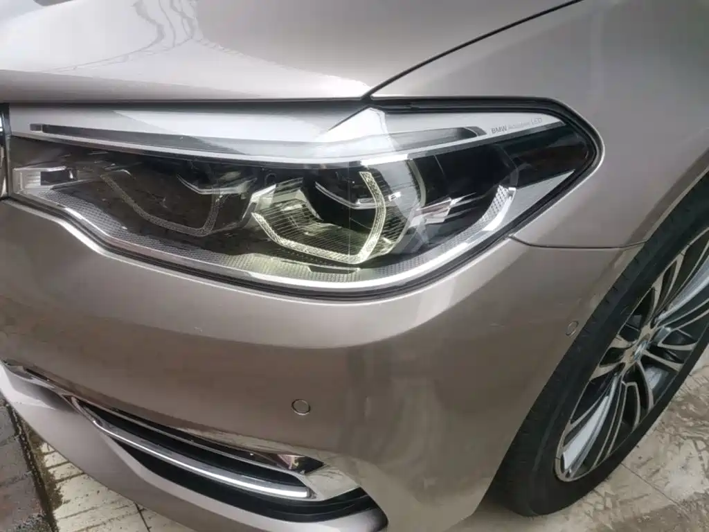 BMW 5 Series 2019 — фото 24