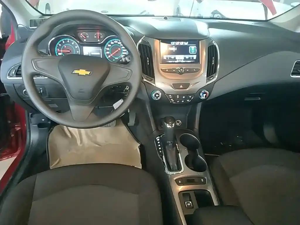 Chevrolet Cruze 2018 — фото 10