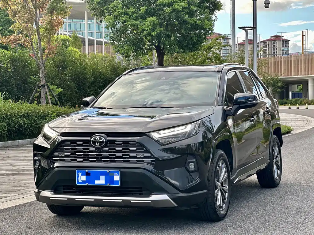 Toyota RAV4 2025 — фото 1