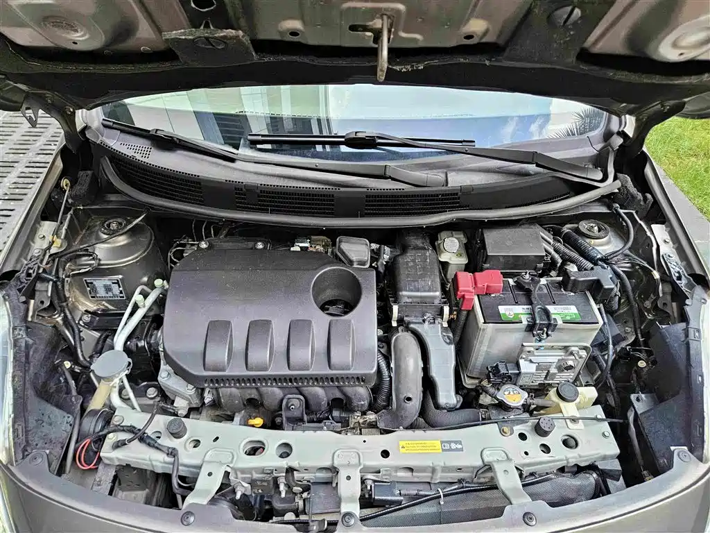 Nissan Sunny 2012 — фото 10