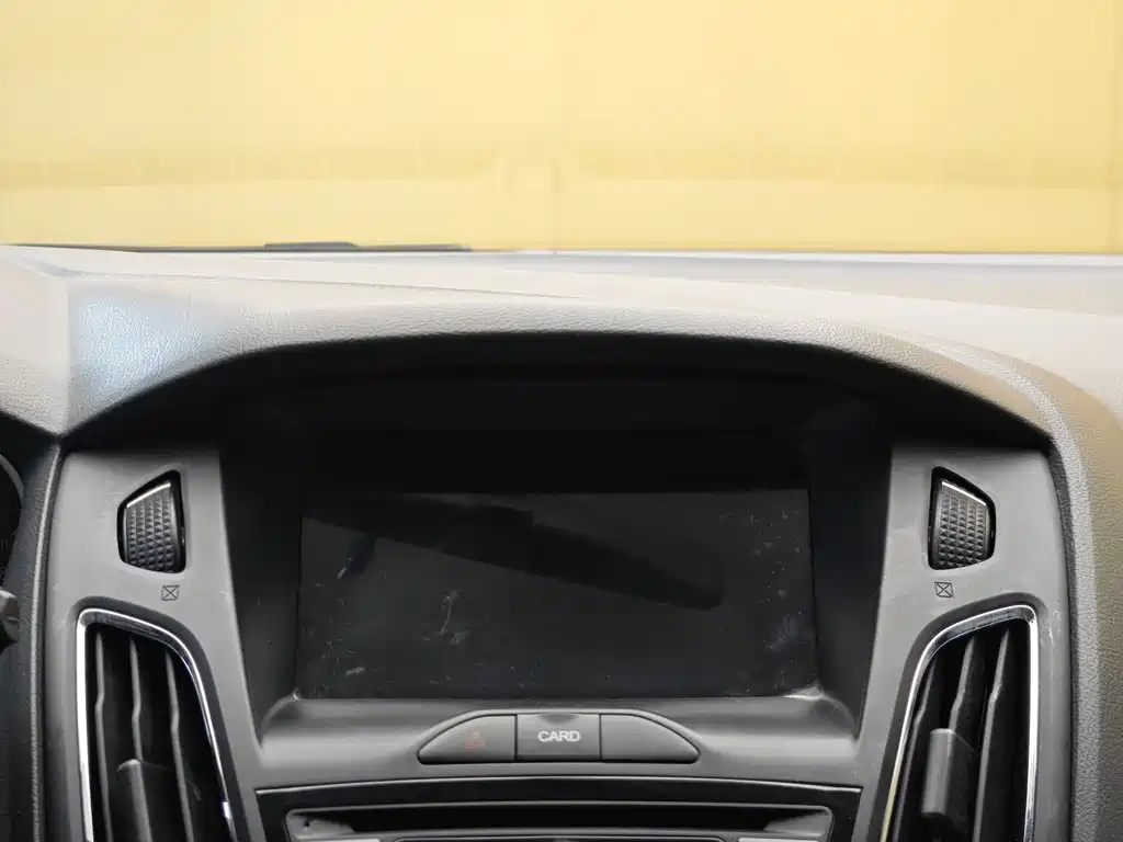 Ford Focus 2016 — фото 16