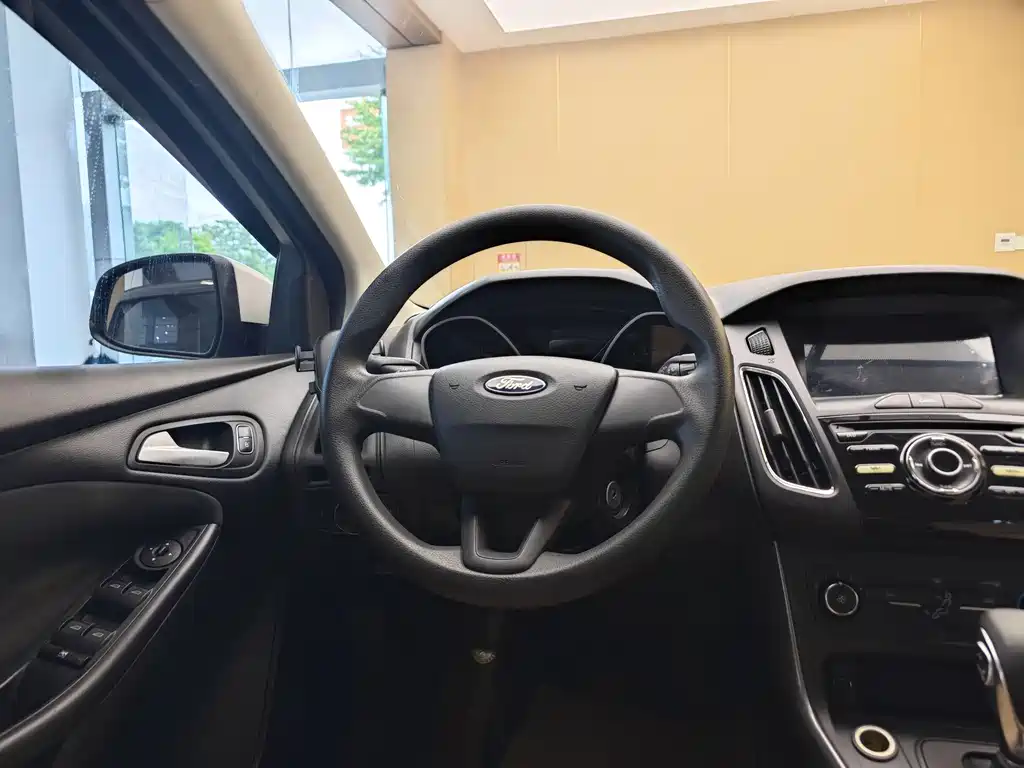 Ford Focus 2016 — фото 15