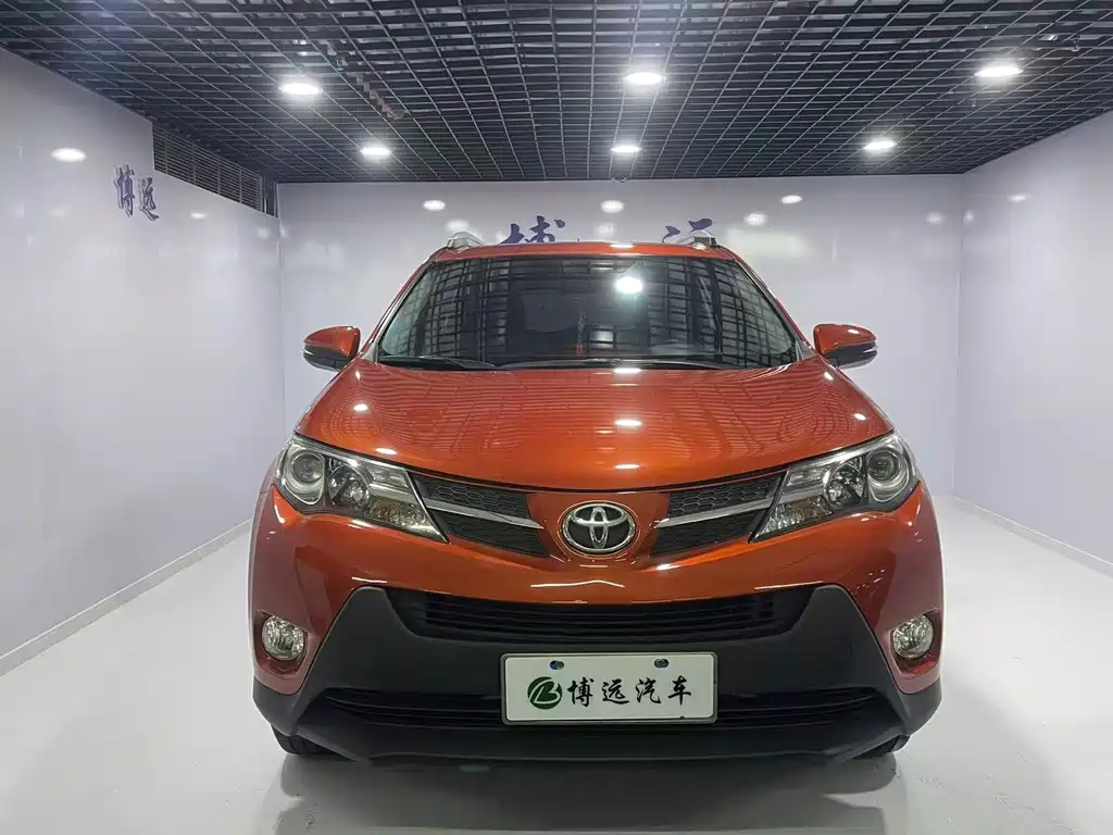 Toyota RAV4 2013 — фото 1