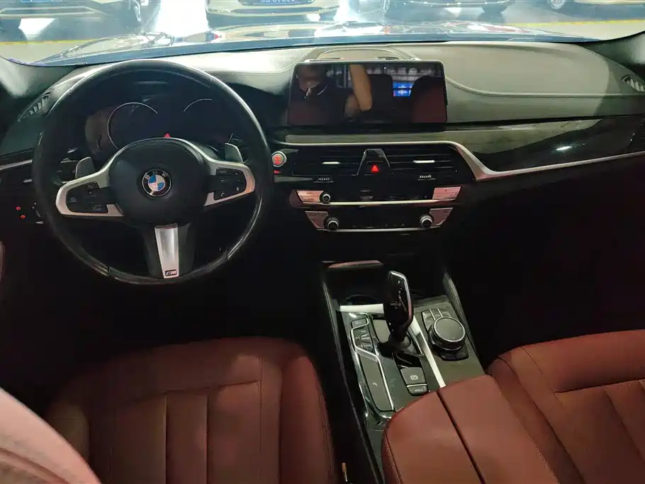 BMW 5 Series 2018 — фото 12