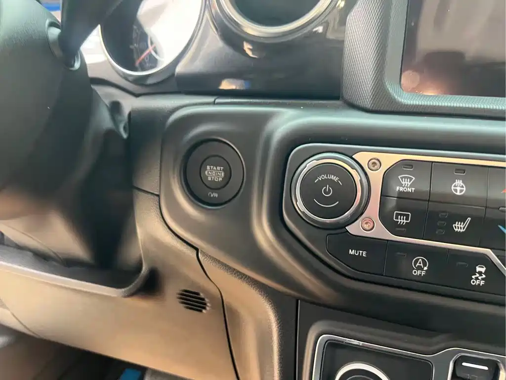Jeep Wrangler 2023 — фото 10