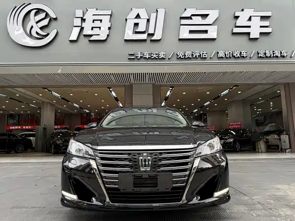 Toyota Crown 2015
