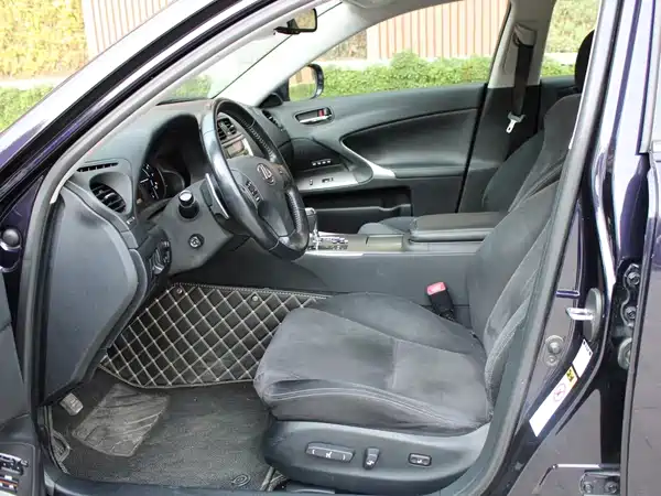 Lexus IS 2010
