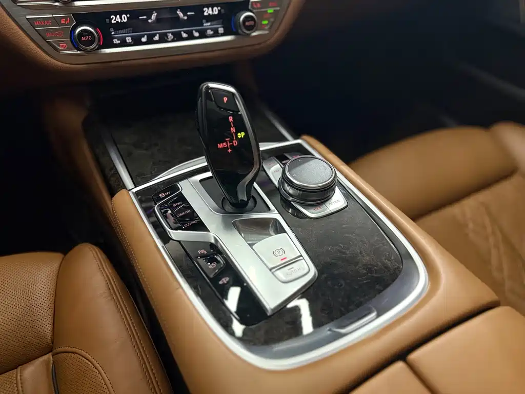 BMW 7 Series 2016 — фото 15