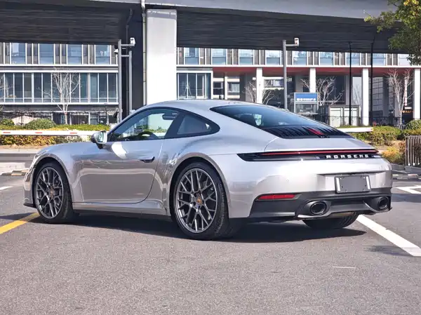 Porsche 911 2025