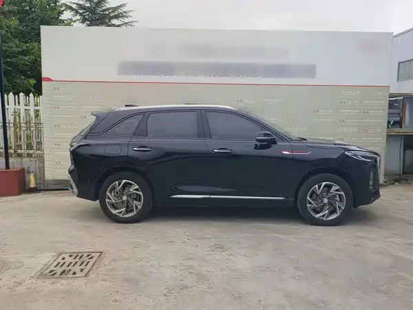 Hongqi HS3 PHEV 2025
