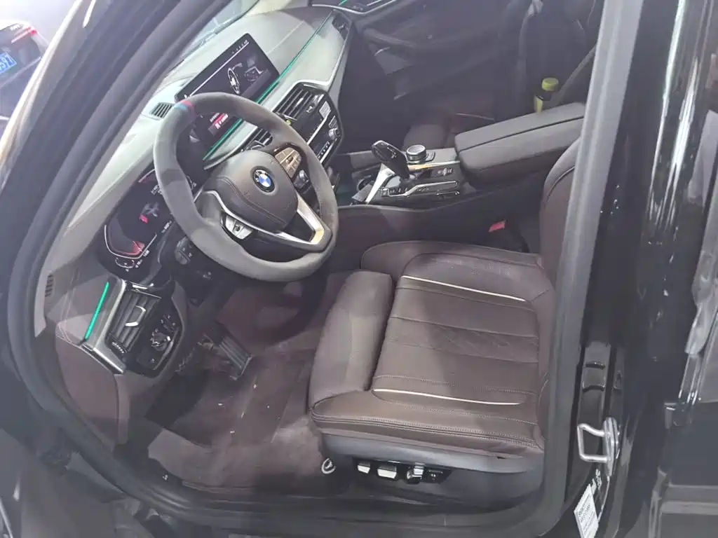 BMW 5 Series 2022 — фото 15
