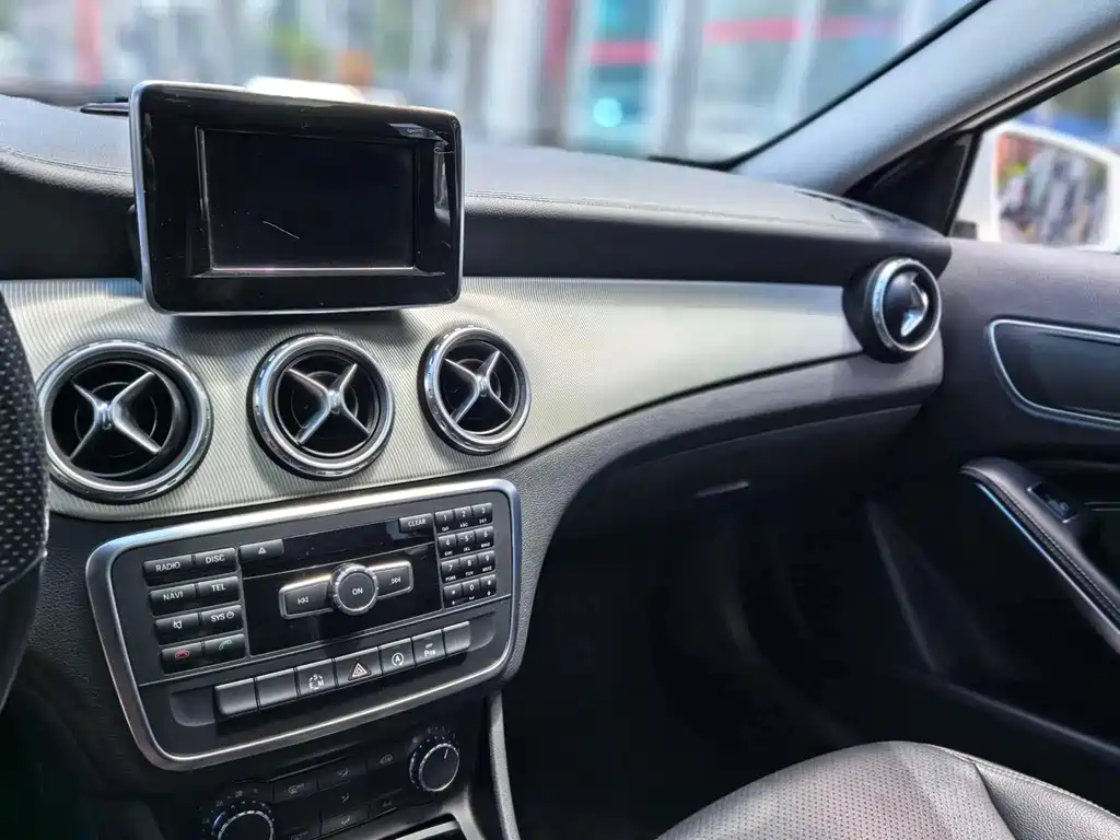 Mercedes-Benz GLA 2015 — фото 9