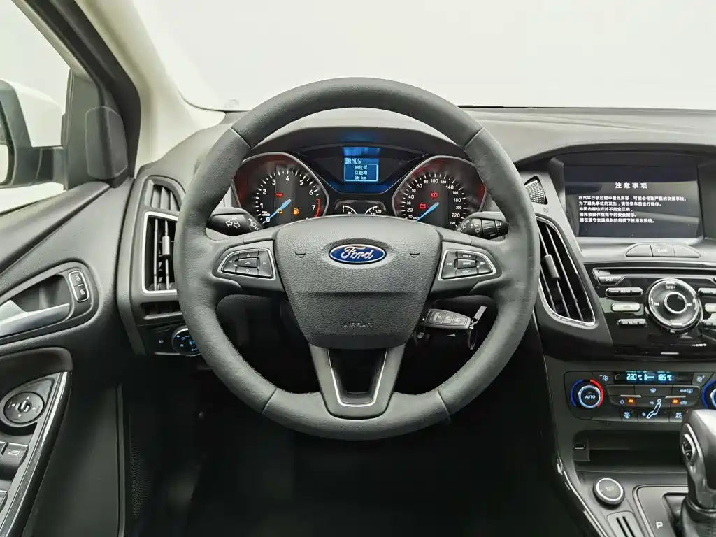 Ford Focus 2016 — фото 11