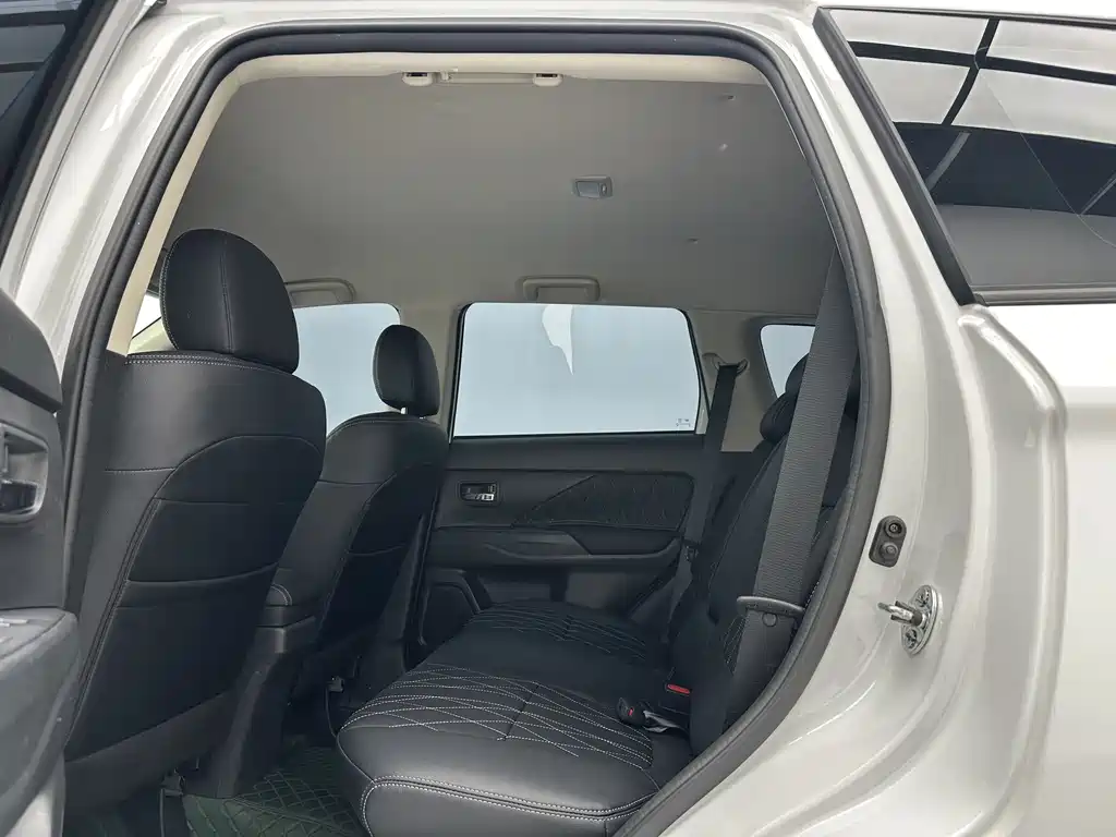 Mitsubishi Outlander 2023