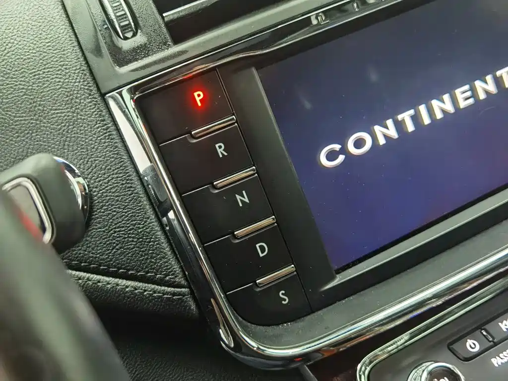 Lincoln Continental 2018 — фото 13