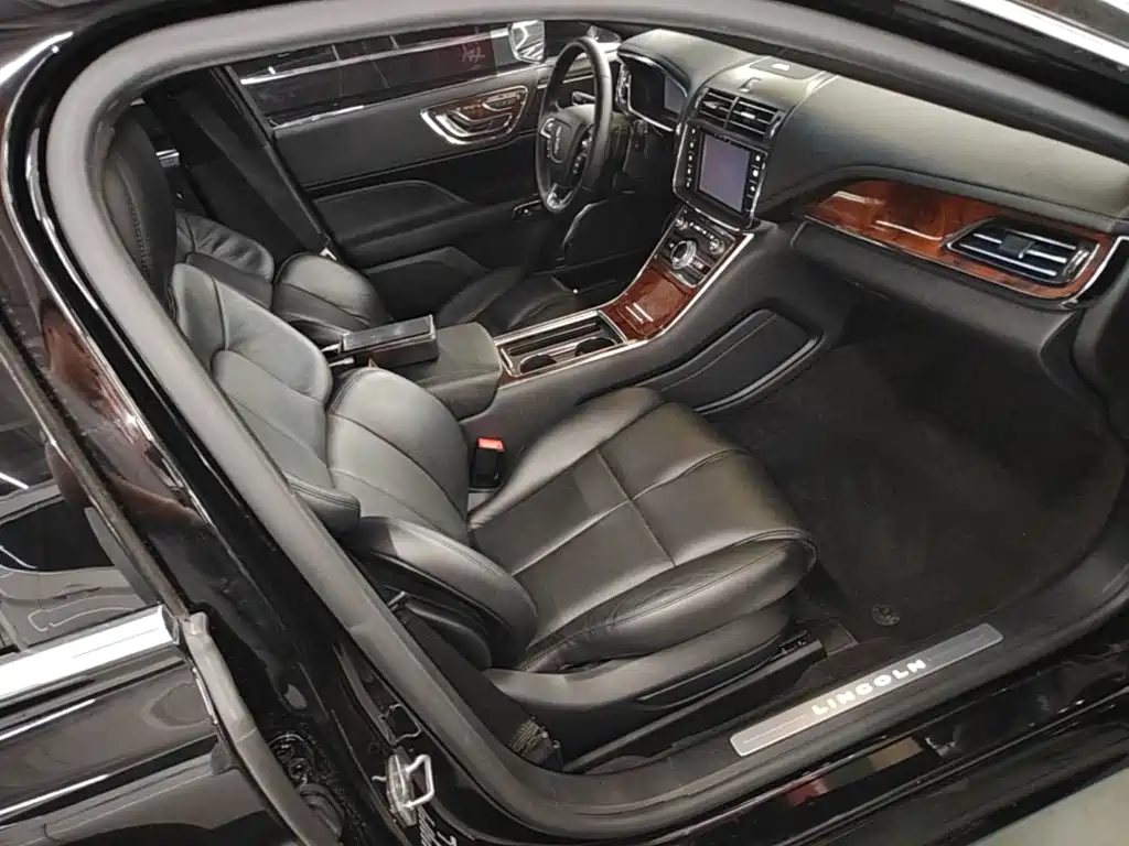Lincoln Continental 2021 — фото 25