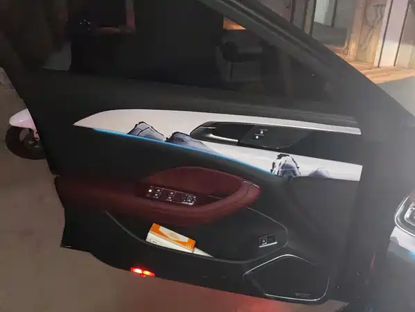 Hongqi H5 2025